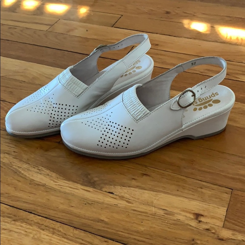 COMFORTABLE LEATHER SHOES SIZE 7